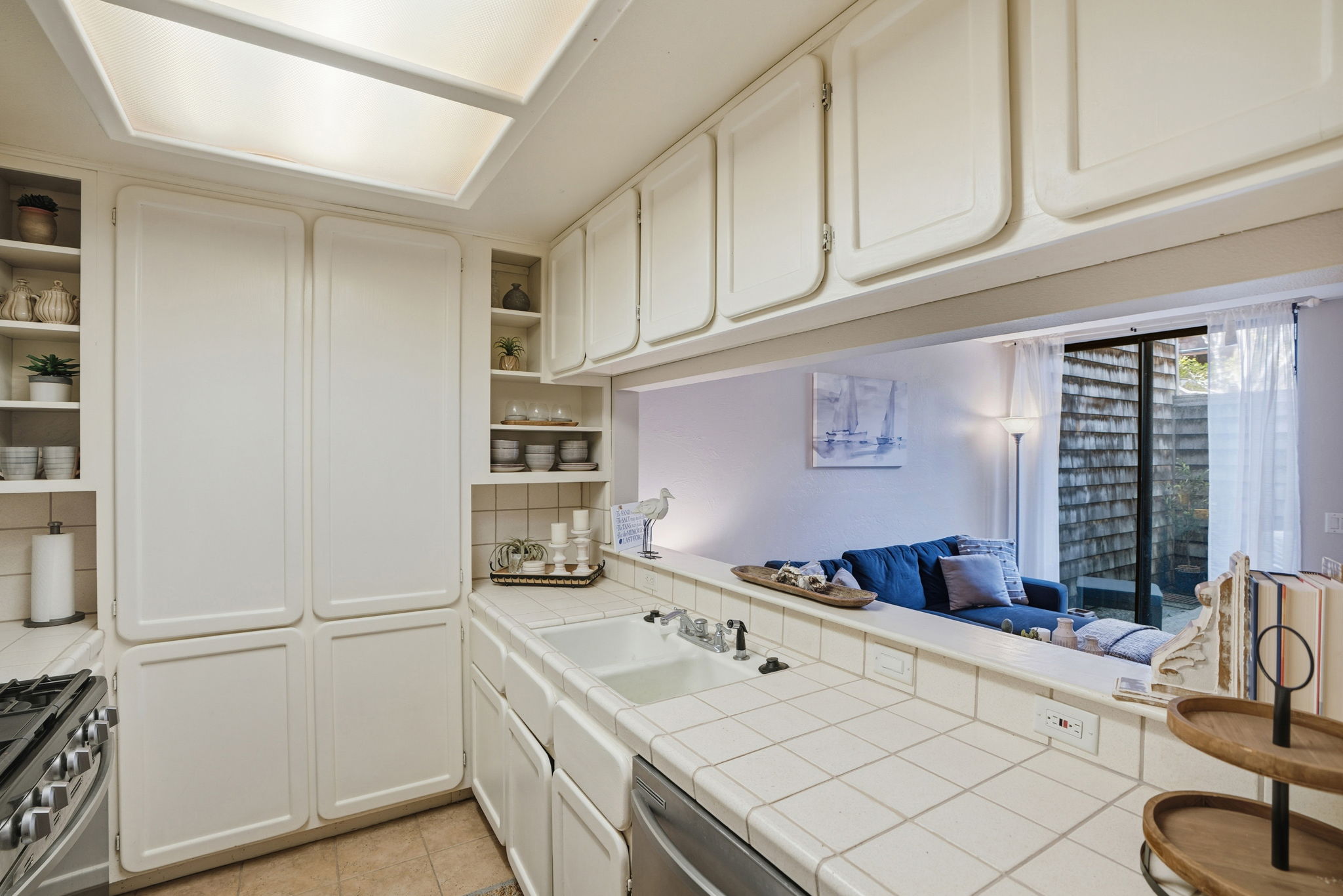 013_f8_461 Dela Vina Ave 103