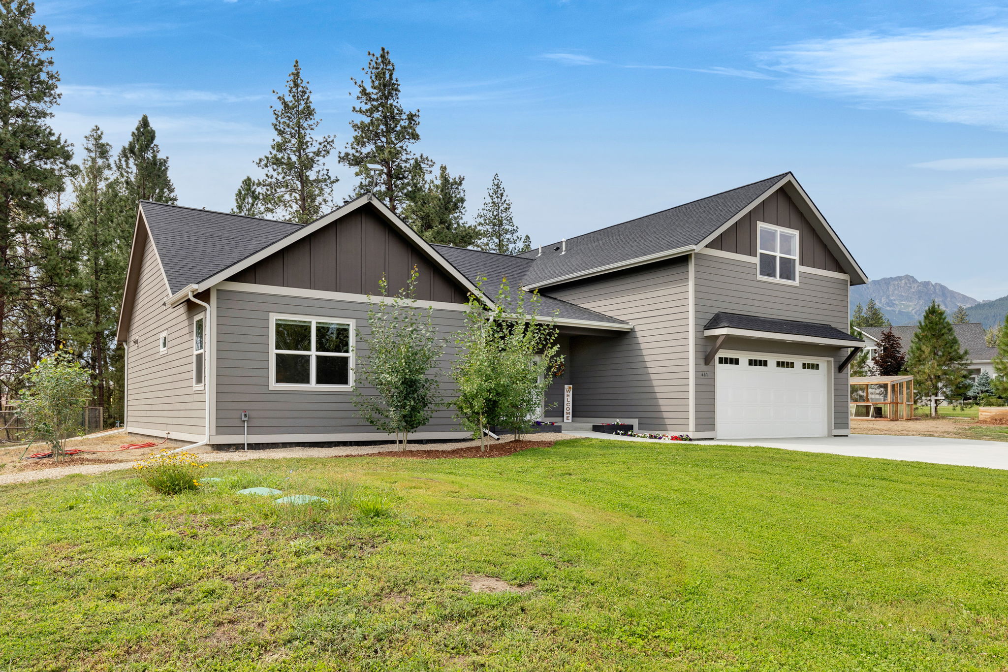 Lap Siding, Large Yard