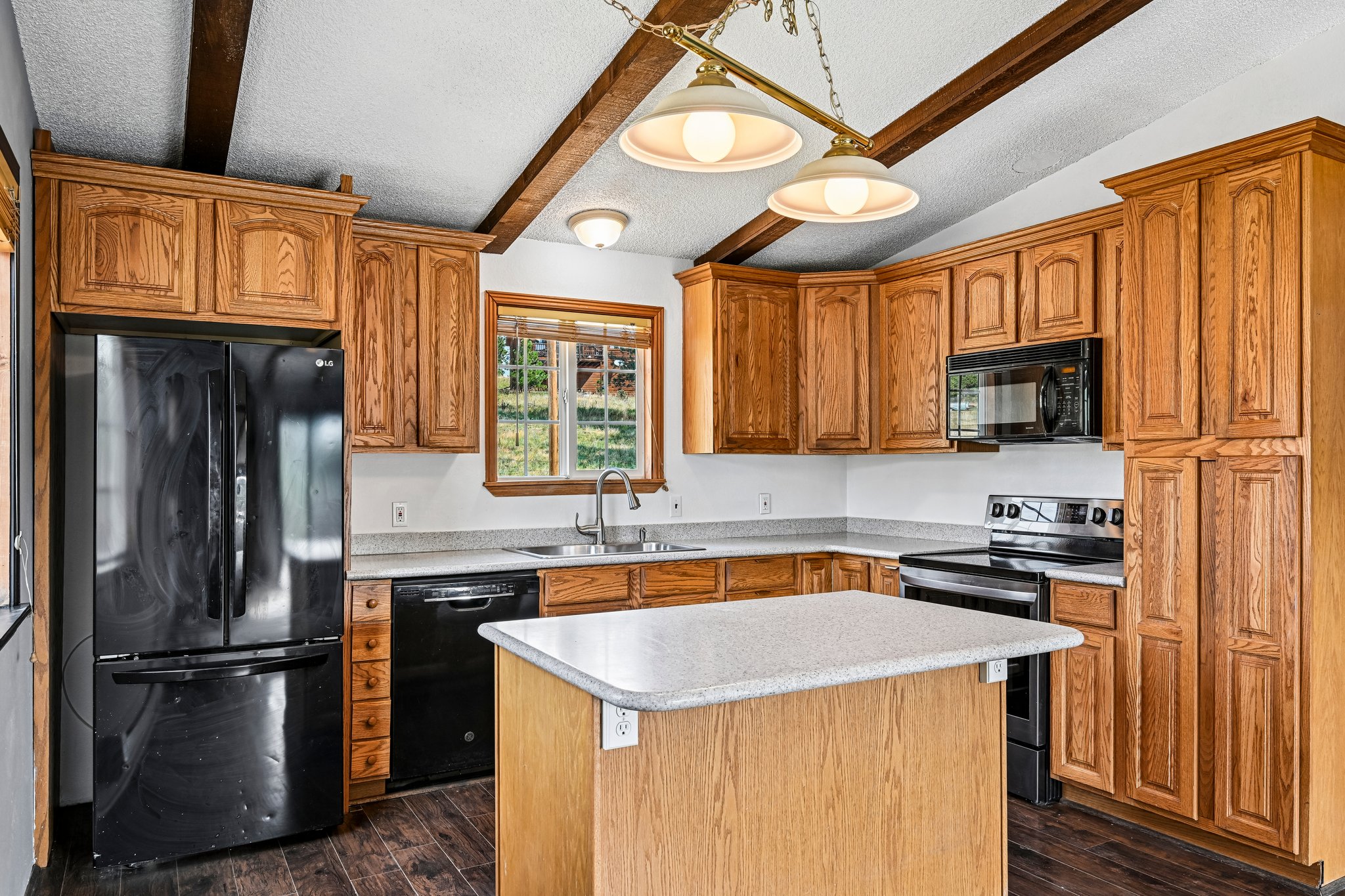 Yellow Pine Dr-S0508-019.jpg