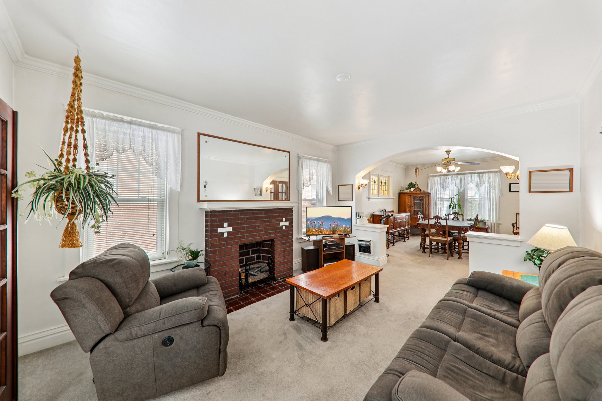 4611 Quincy St-S3001-009.jpg