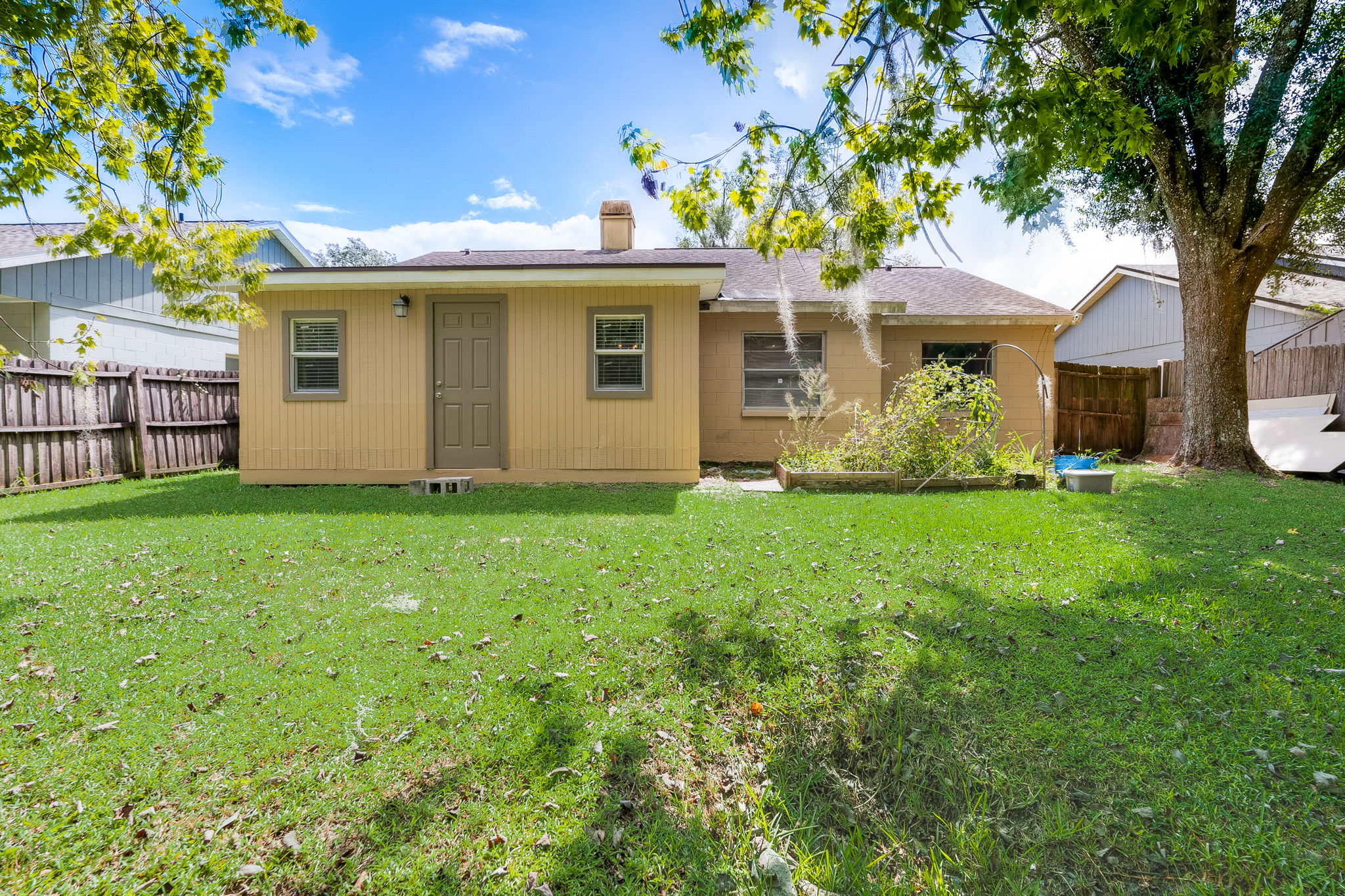 N Country Hills Rd-028