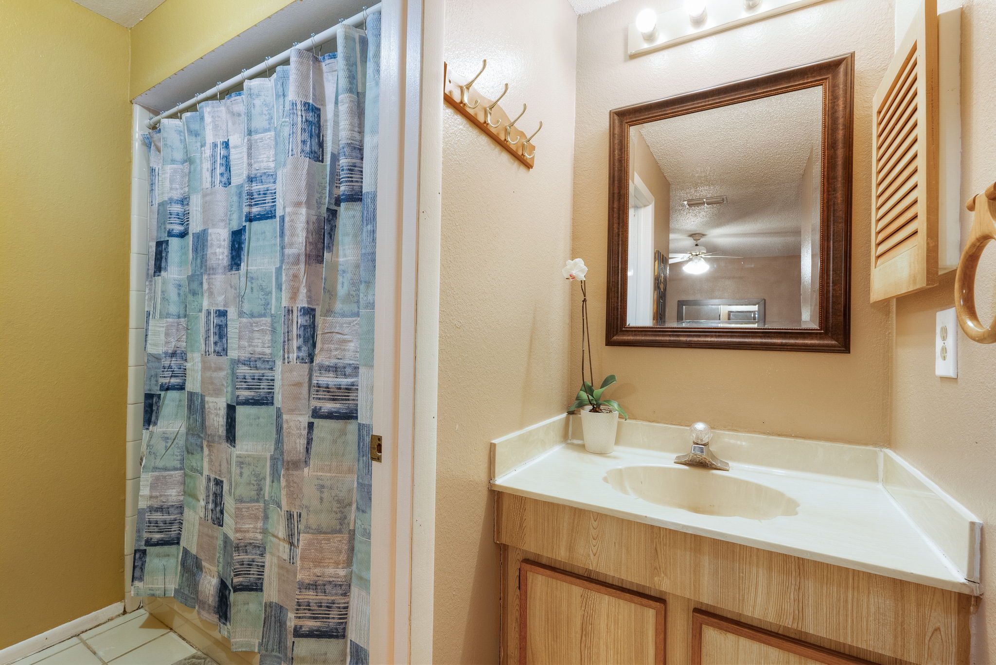 N Country Hills Rd-020