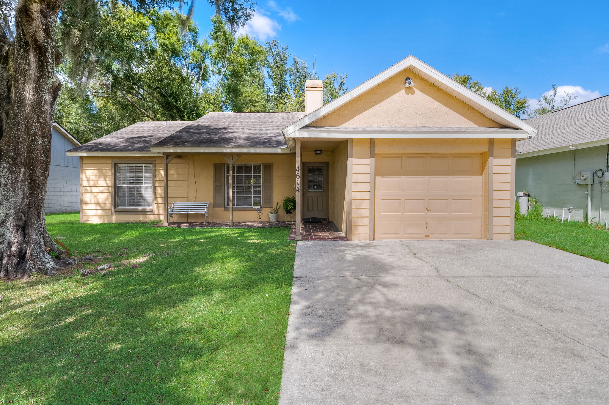 N Country Hills Rd-003