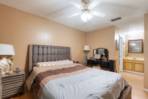 N Country Hills Rd-019