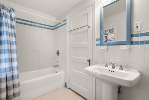 Ensuite Full Bath for BR4