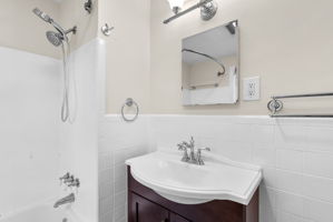 Upper Level Full Bath