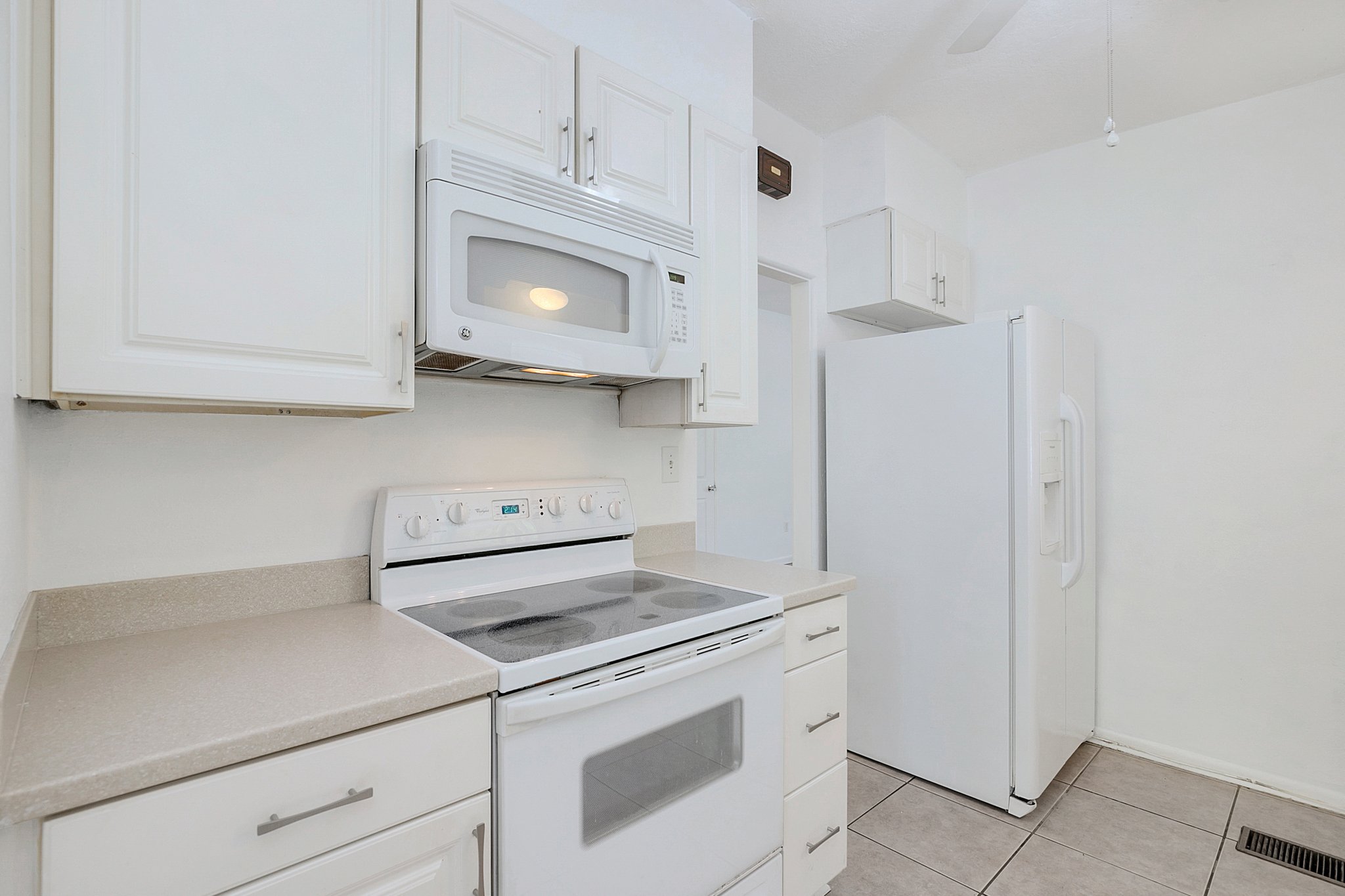 4615 S Ferncreek Ave, Orlando, FL 32806, USA Photo 11