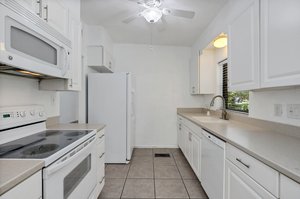 4615 S Ferncreek Ave, Orlando, FL 32806, USA Photo 9