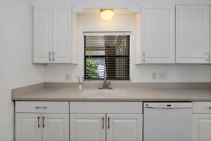 4615 S Ferncreek Ave, Orlando, FL 32806, USA Photo 11