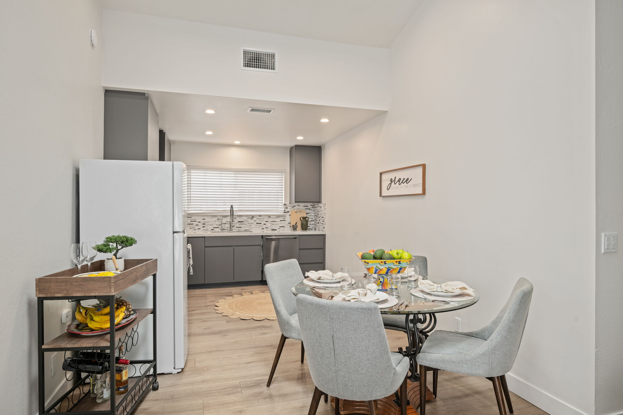 14 - Dining & Kitchen