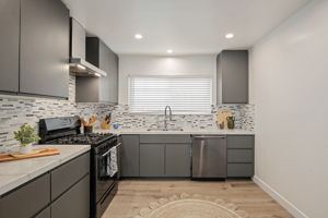 17 - Kitchen
