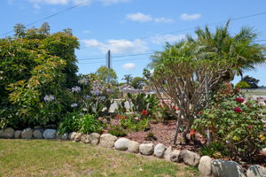 27 - Front Garden
