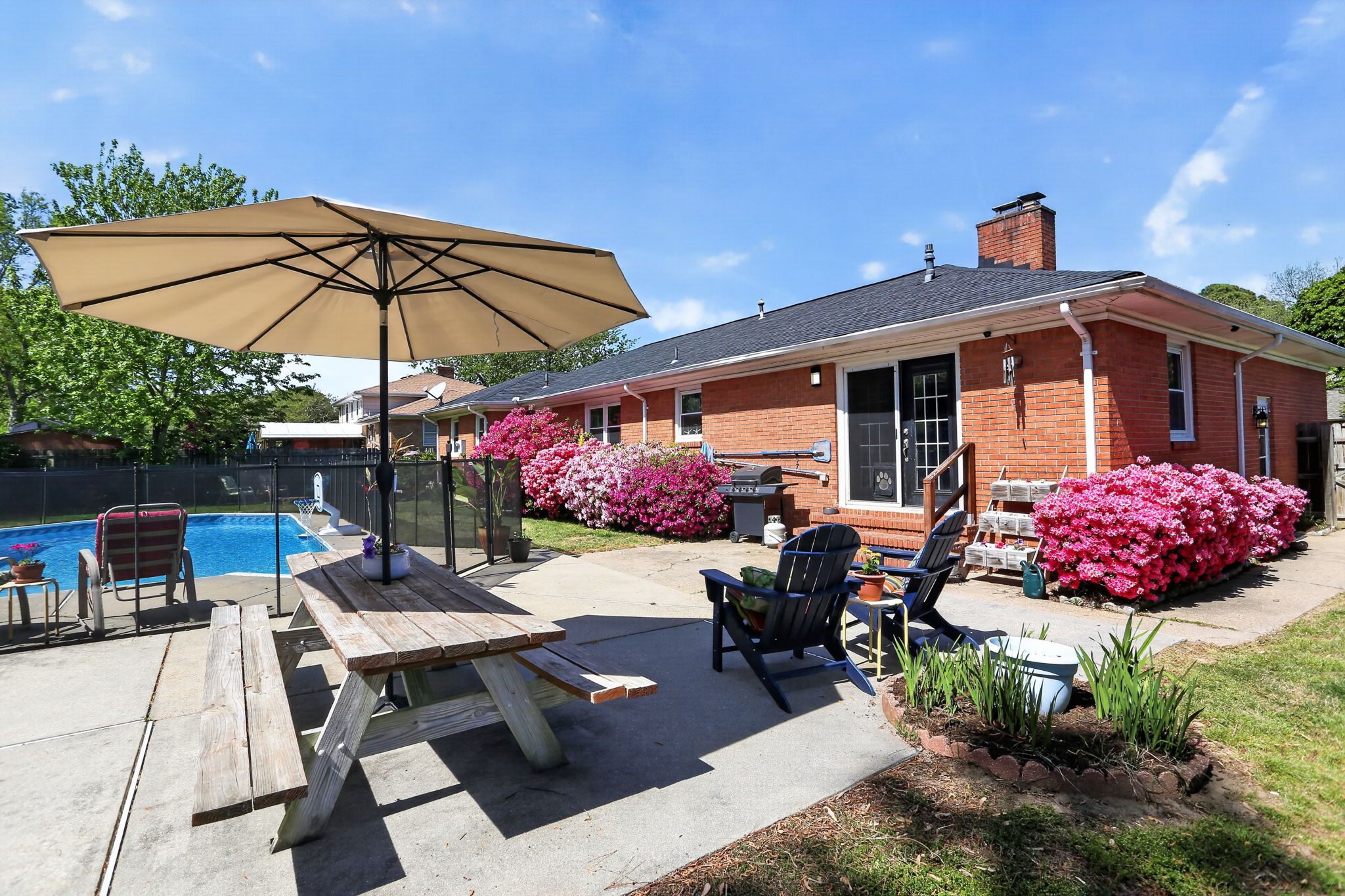 Perfect setup for entertaining and relaxing outdoors.