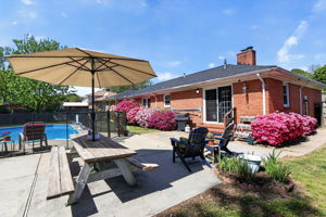 Perfect setup for entertaining and relaxing outdoors.