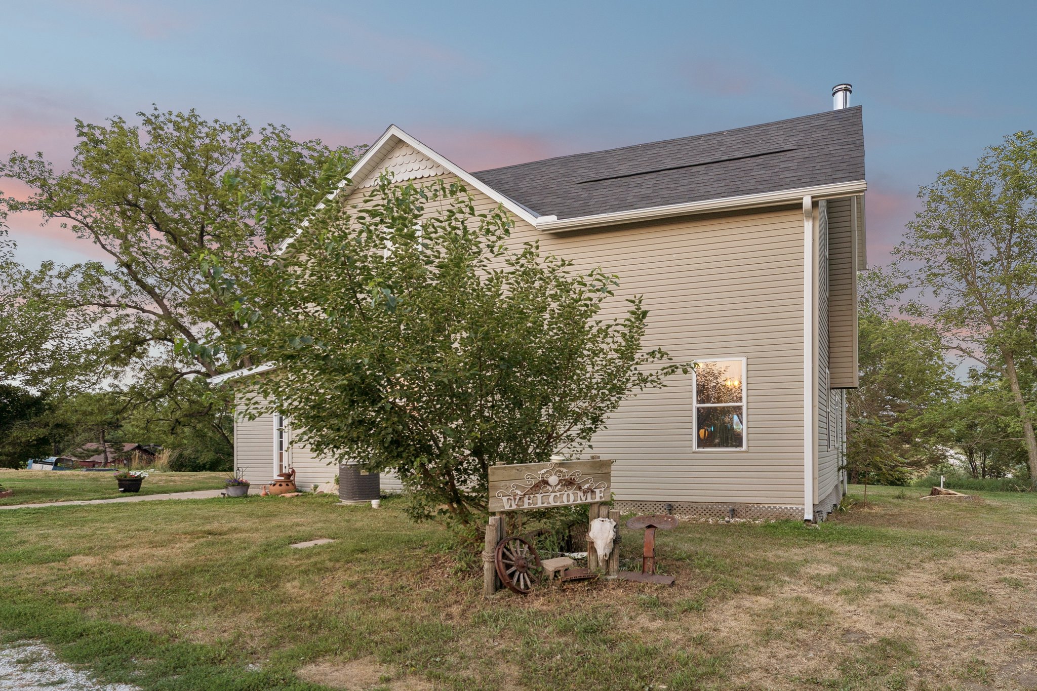 9475 - 4618 McKelvie Rd_003.jpg