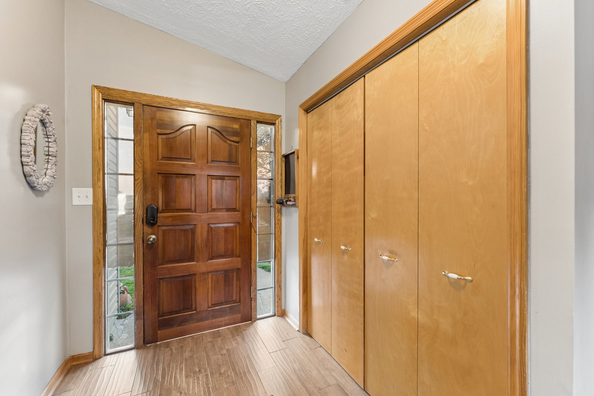 9475 - 4618 McKelvie Rd_004.jpg