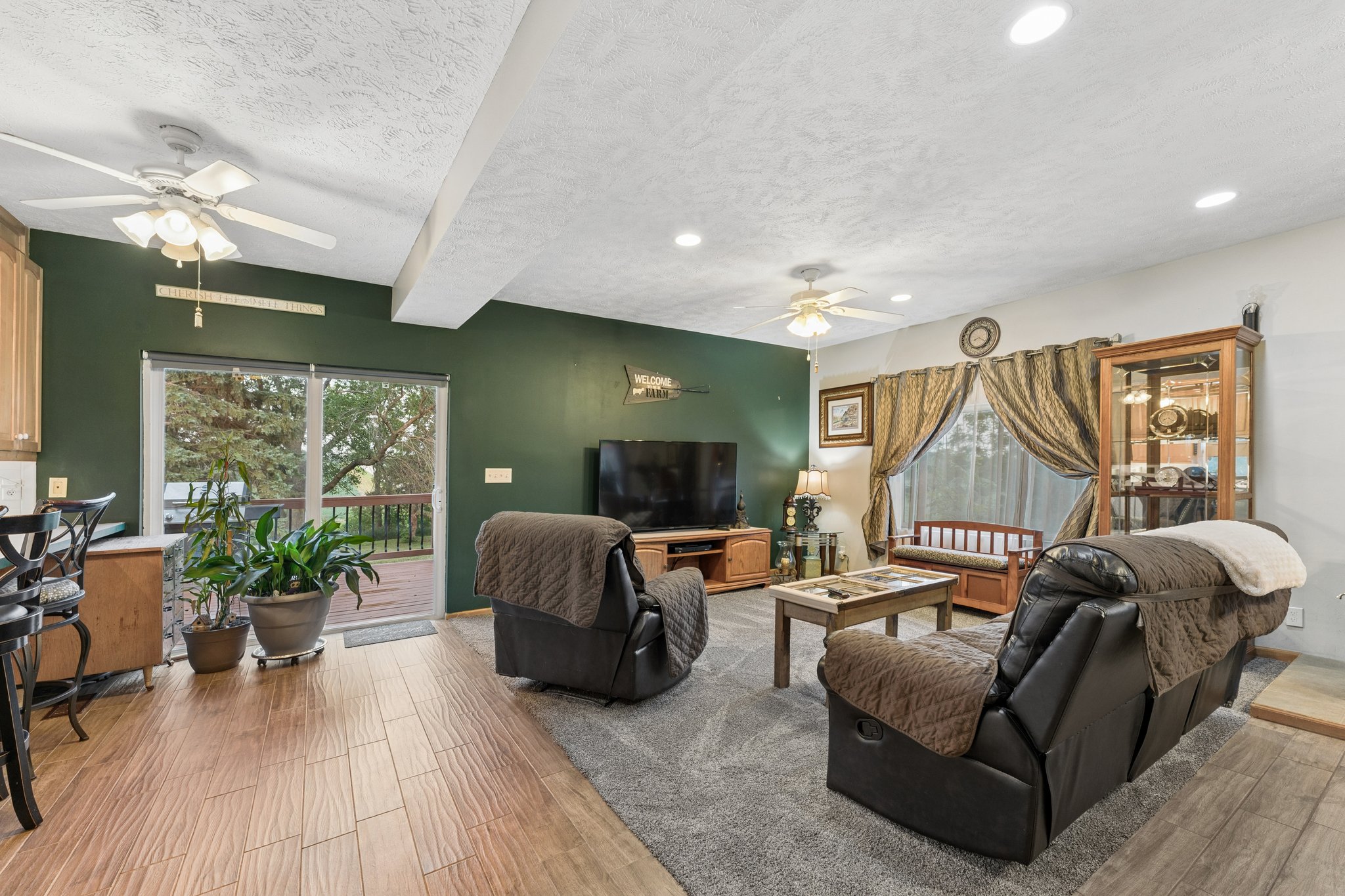 9475 - 4618 McKelvie Rd_006.jpg