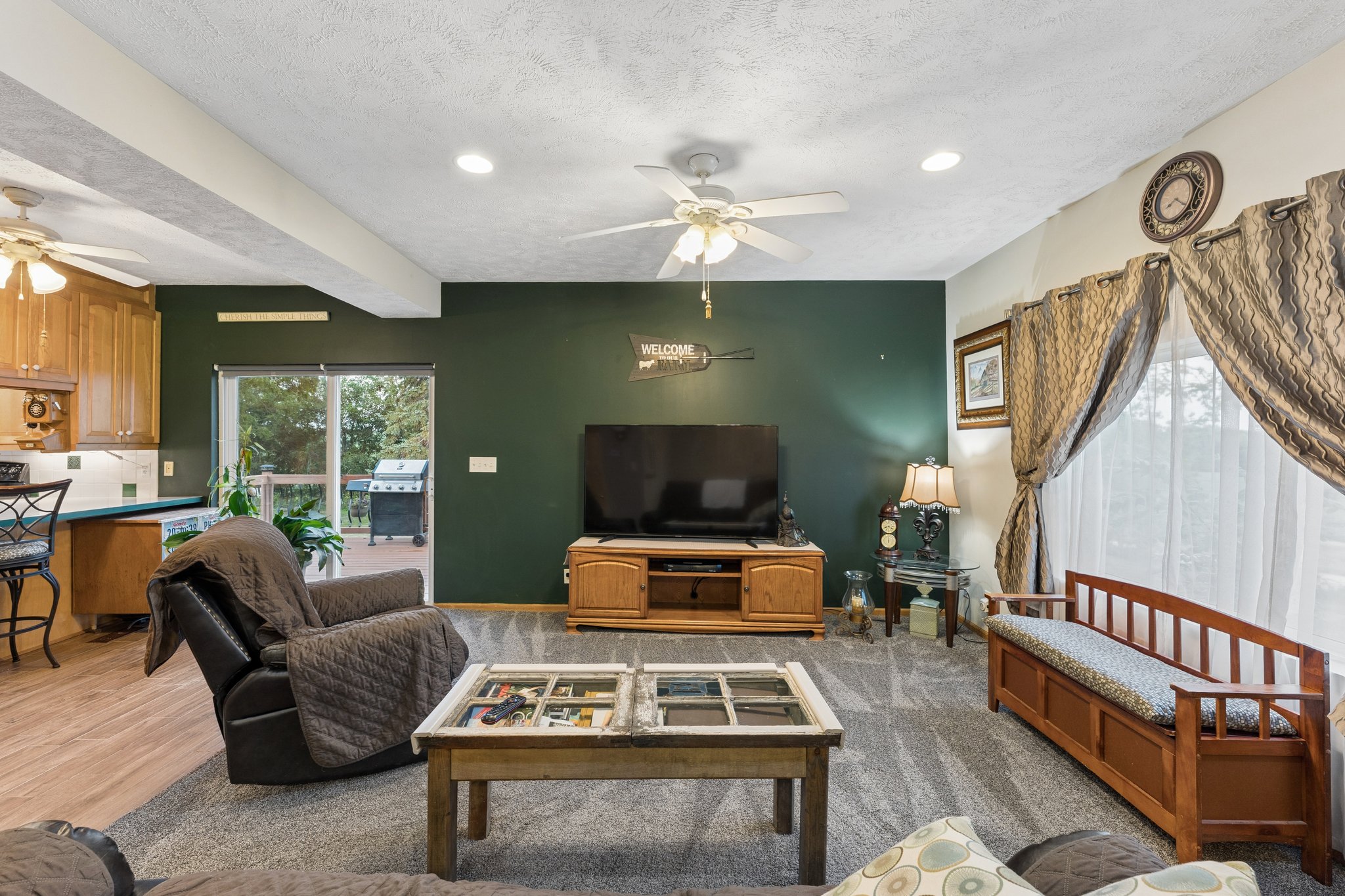 9475 - 4618 McKelvie Rd_008.jpg