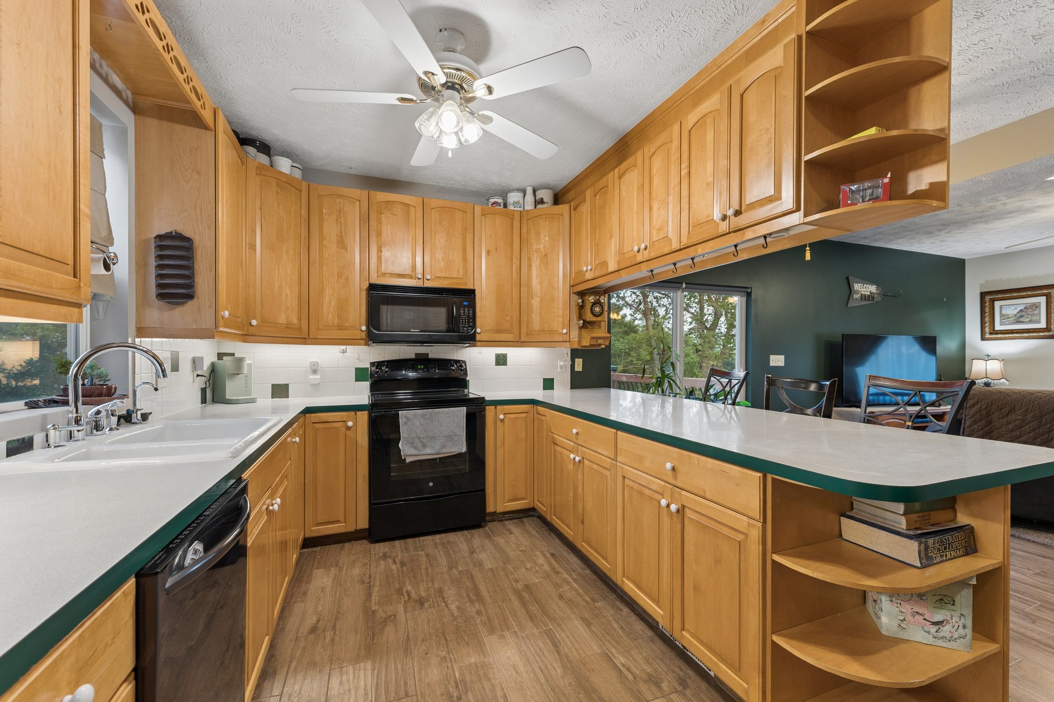 9475 - 4618 McKelvie Rd_009.jpg