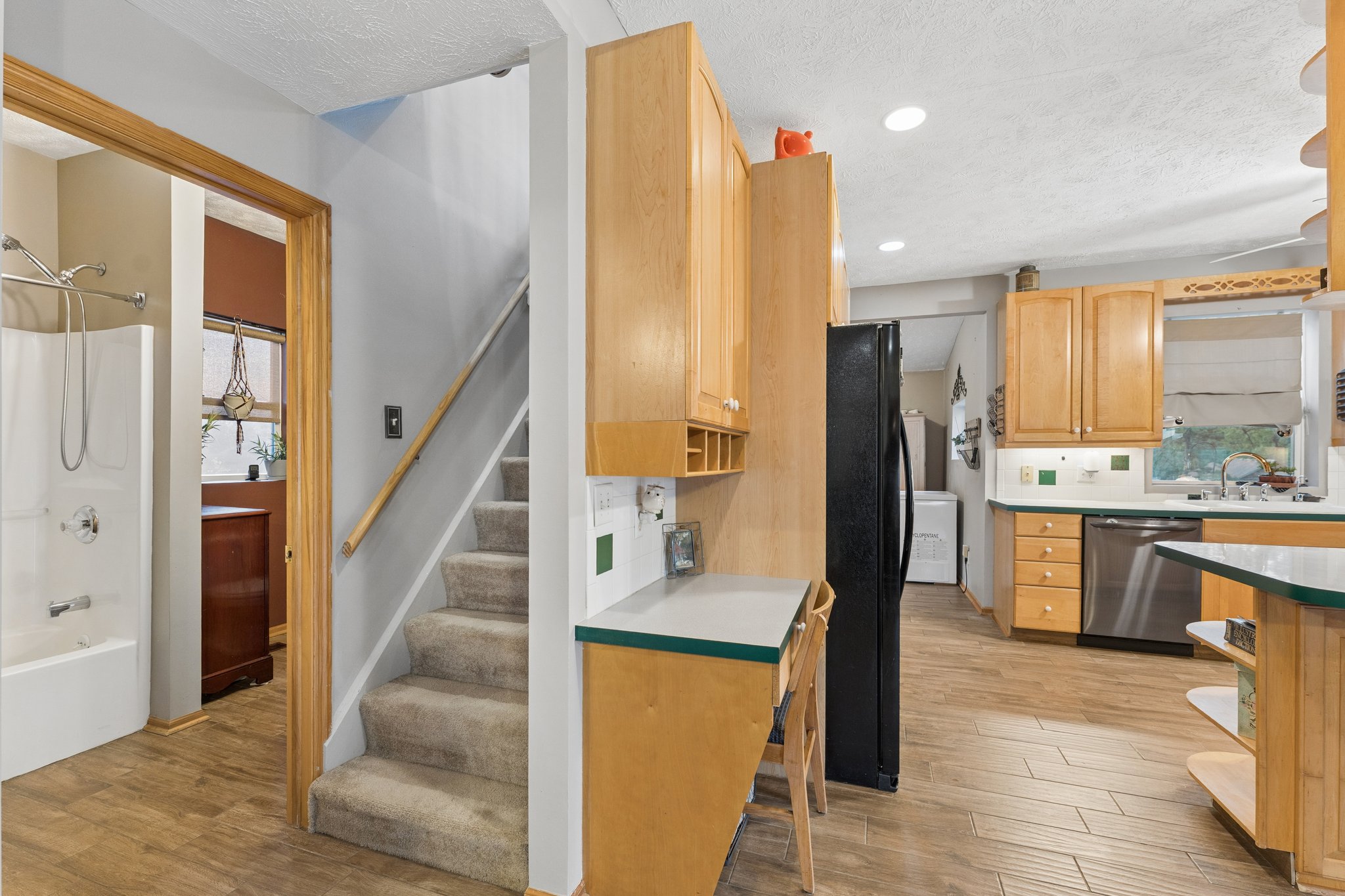 9475 - 4618 McKelvie Rd_012.jpg
