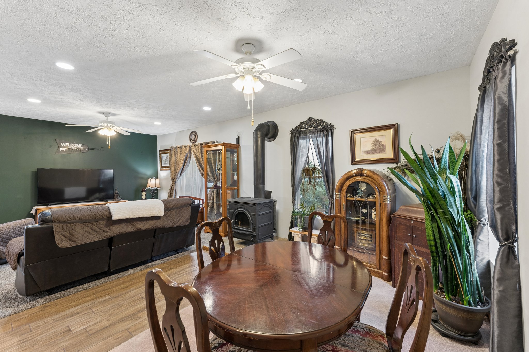 9475 - 4618 McKelvie Rd_014.jpg