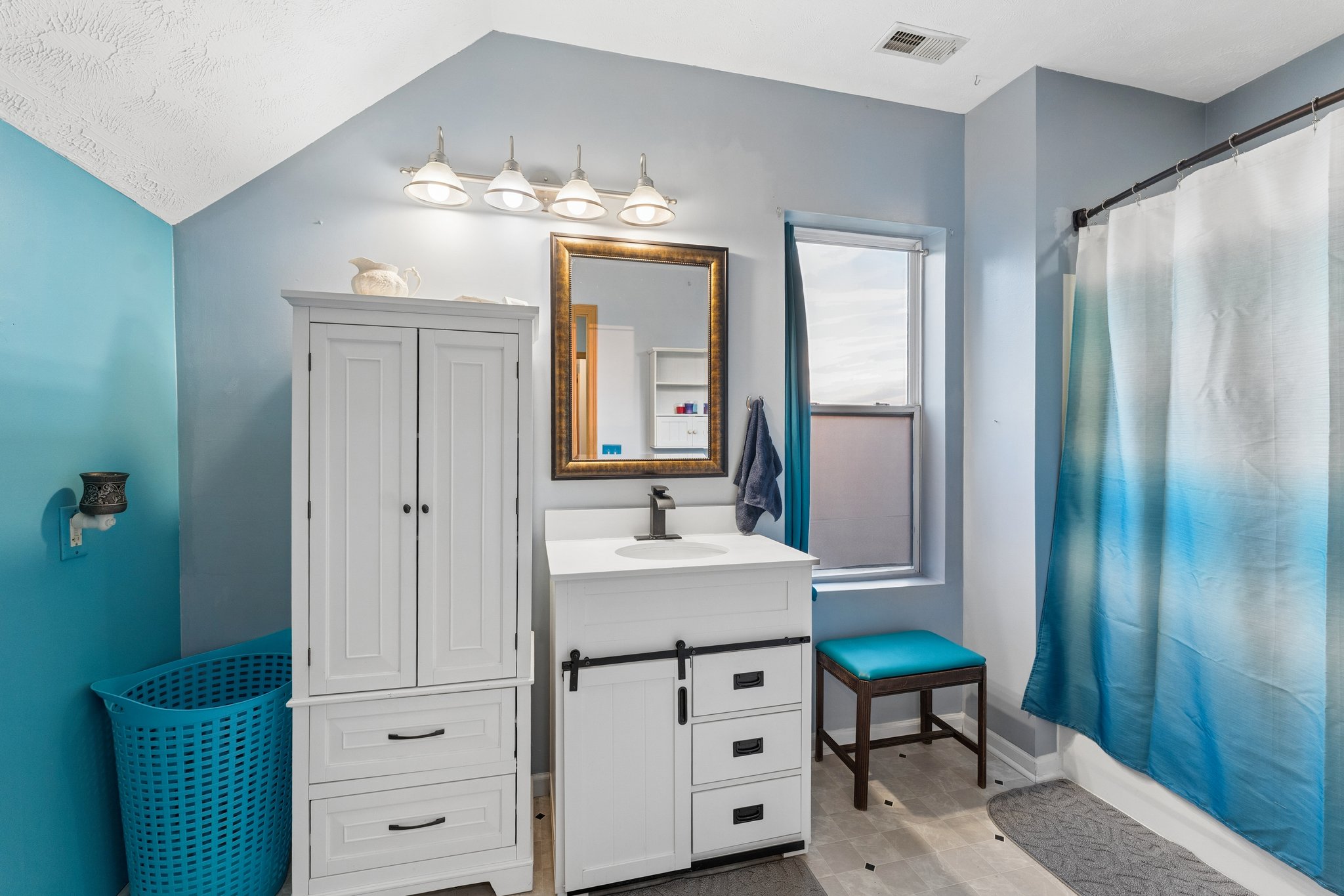 9475 - 4618 McKelvie Rd_017.jpg