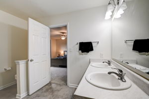  Ozark Ln-032