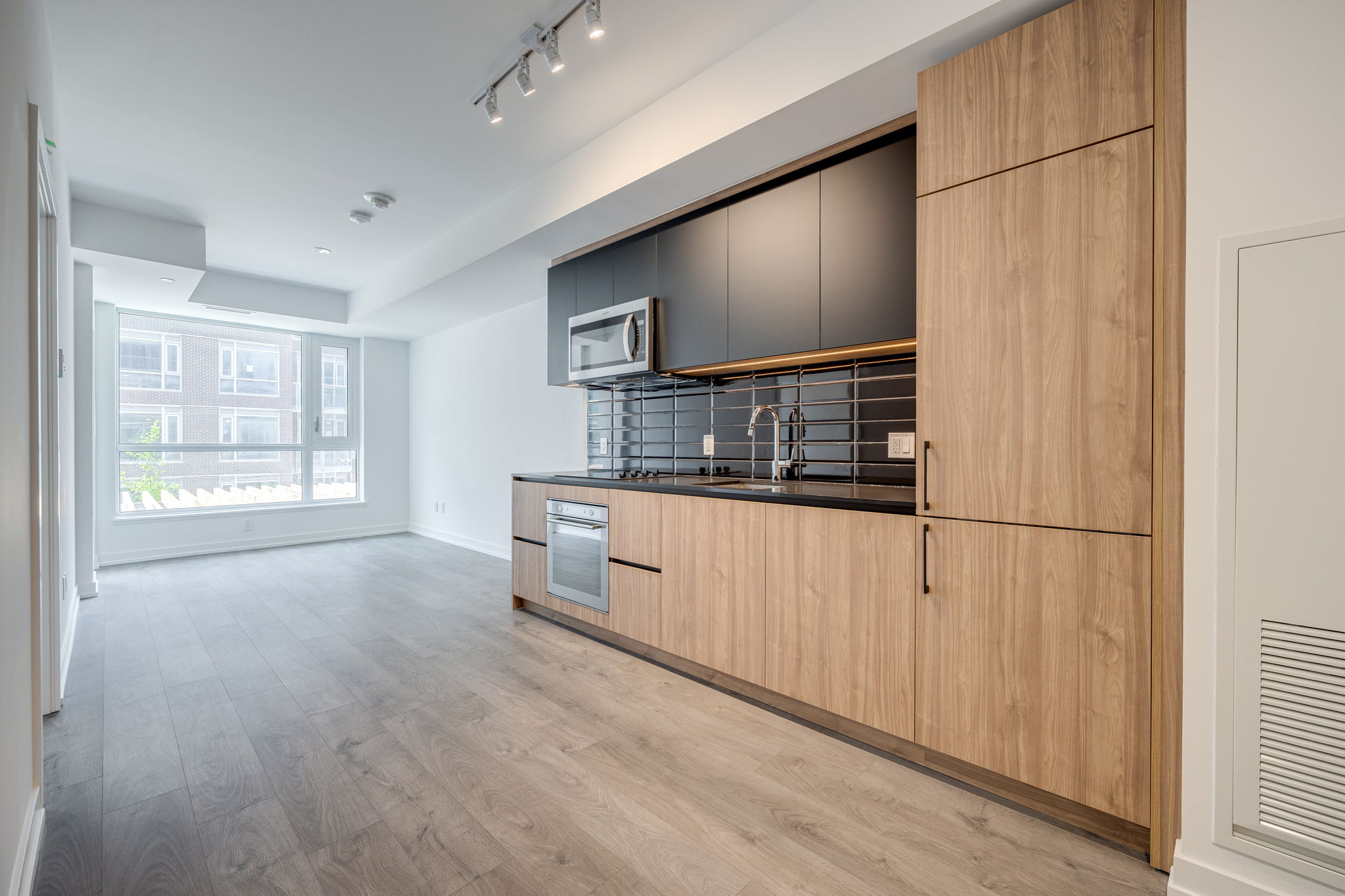 Toronto property showcase — delivered property photograph 3