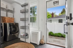 Backdoor brilliance: muddy boots, wet towels, soccer uniforms? Straight to the wash! This cheerful mudroom makes coming home (and cleaning up) feel effortless.