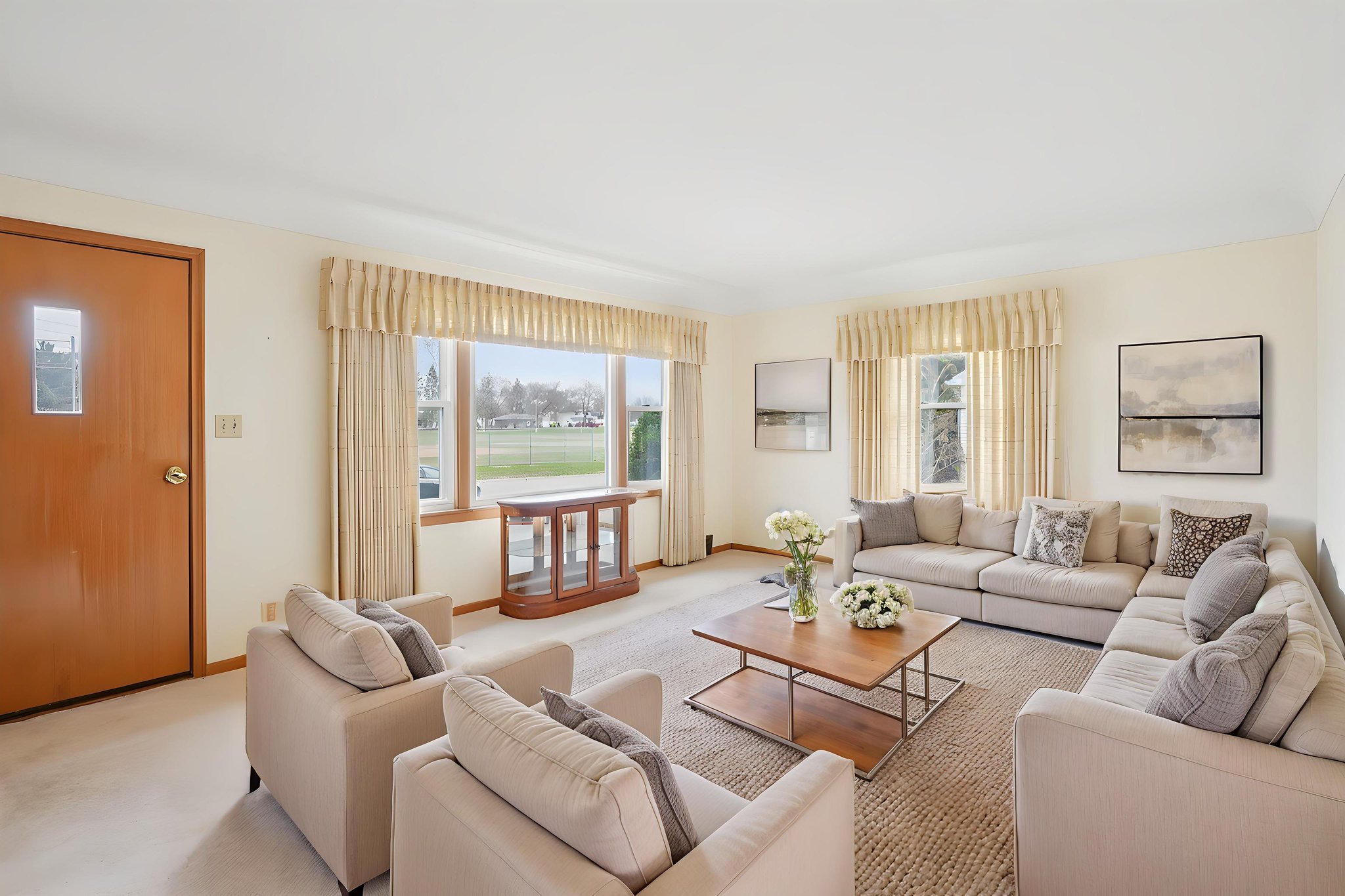 Park St-S1504-003 virtually staged.jpeg