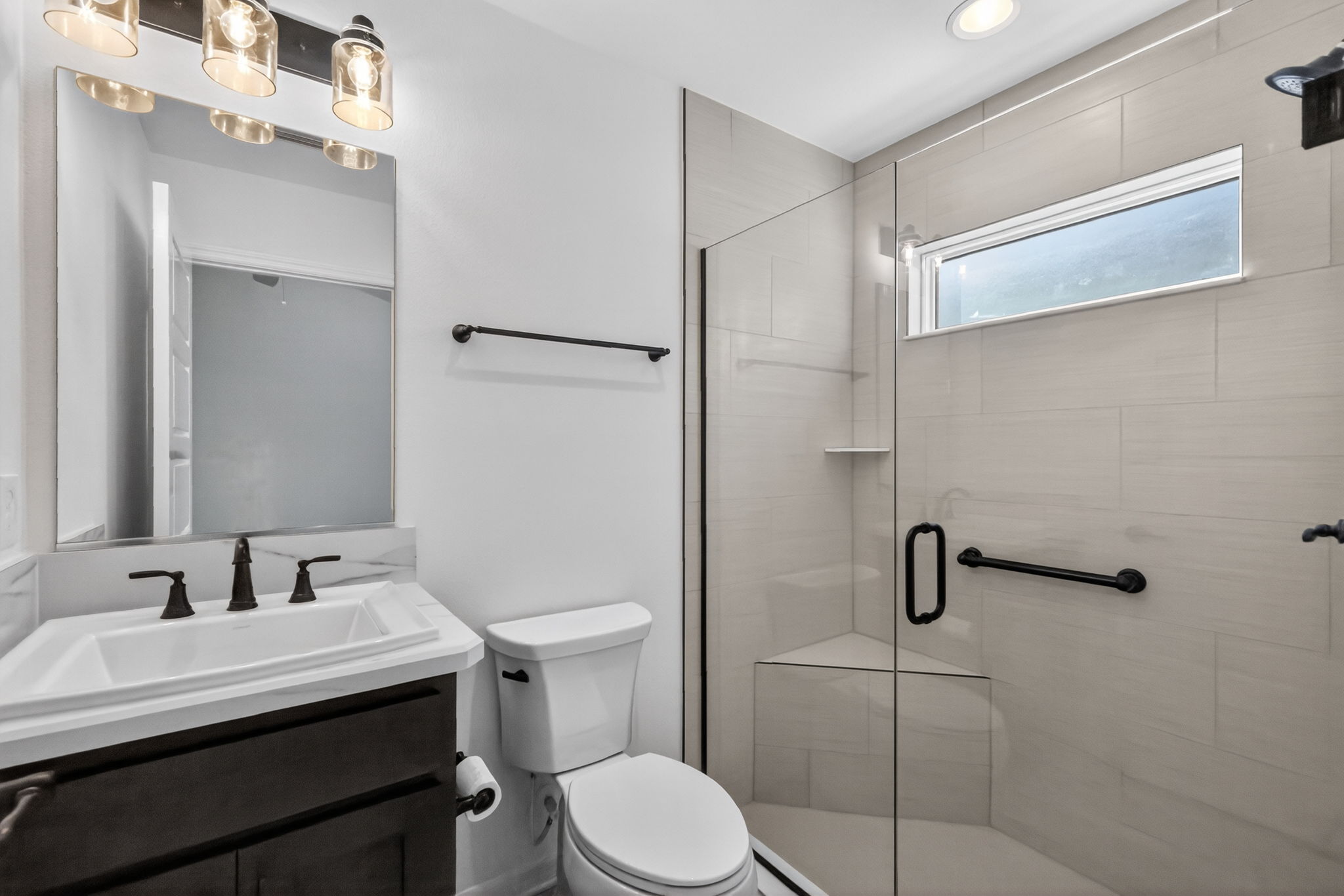 En Suite Second Bathroom