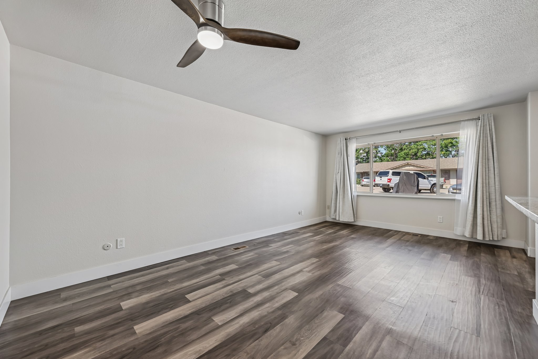 W 6th Ave 4-S2907-011.jpg