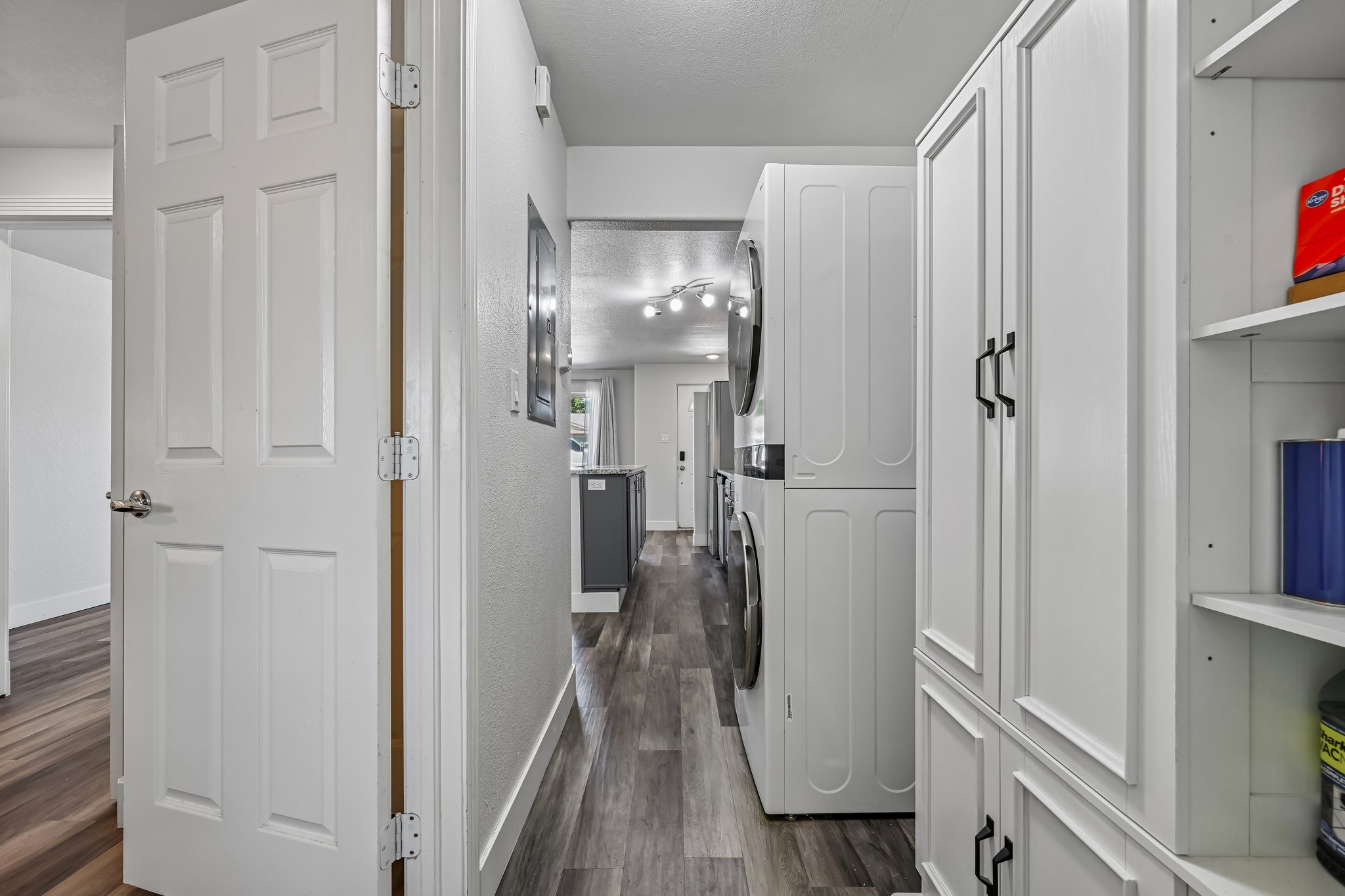 W 6th Ave 4-S2907-022.jpg