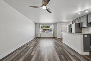 W 6th Ave 4-S2907-009.jpg