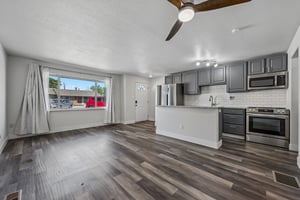 W 6th Ave 4-S2907-010.jpg