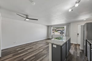 W 6th Ave 4-S2907-013.jpg
