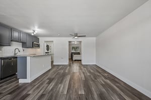 W 6th Ave 4-S2907-016.jpg