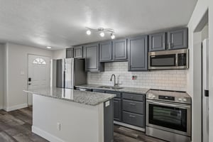 W 6th Ave 4-S2907-018.jpg