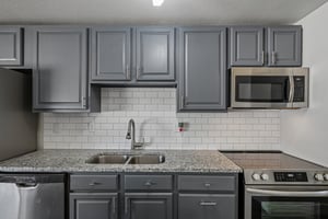 W 6th Ave 4-S2907-021.jpg