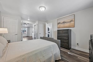 W 6th Ave 4-S2907-029.jpg