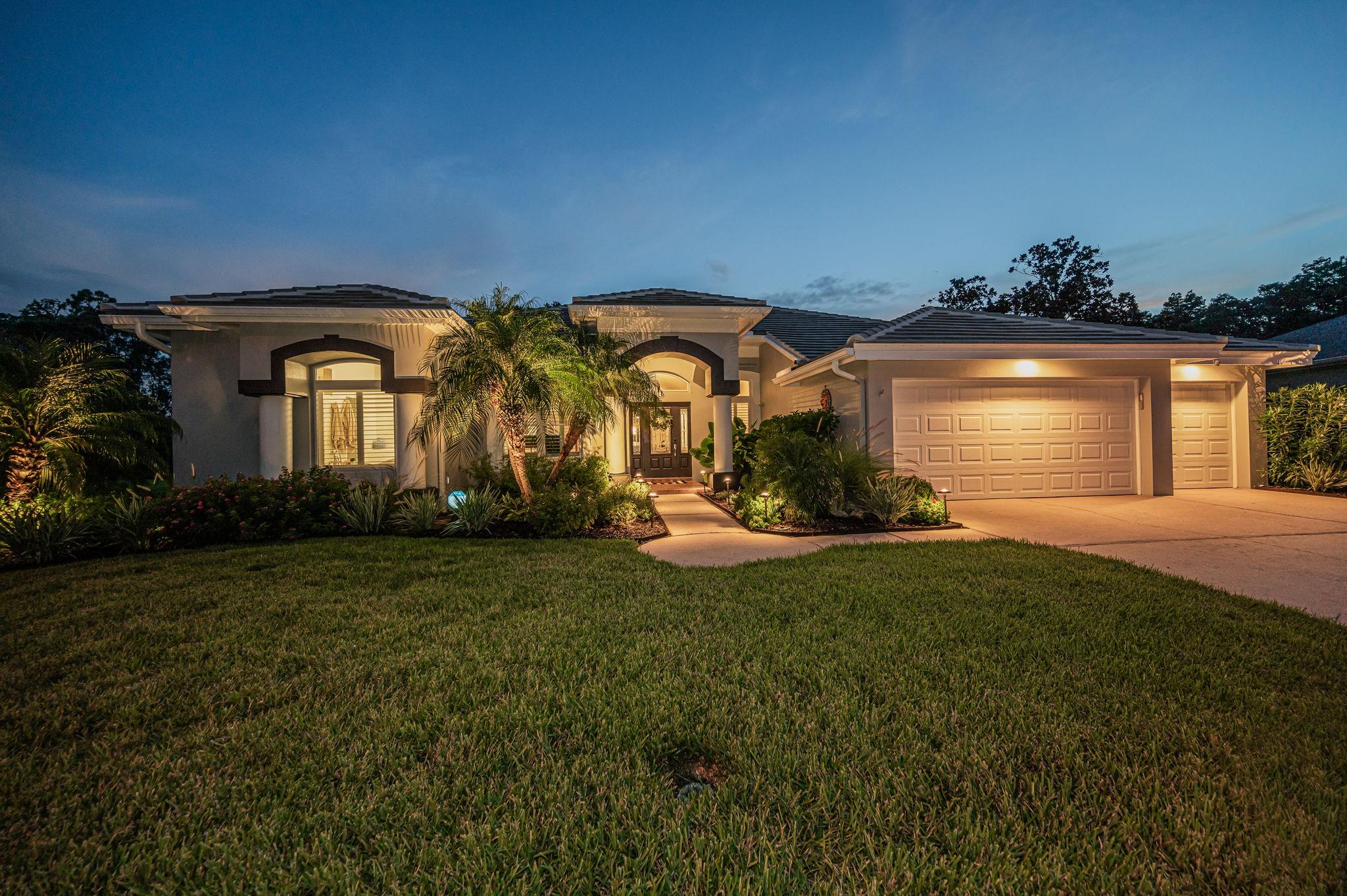 Front Exterior32