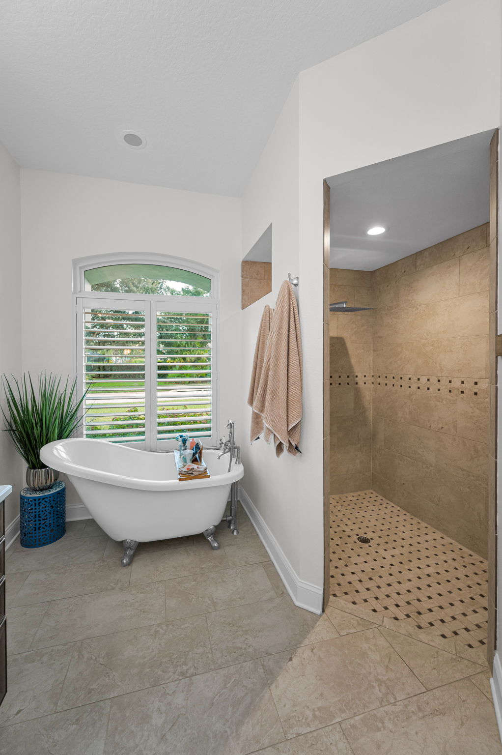 Primary Bathroom1b
