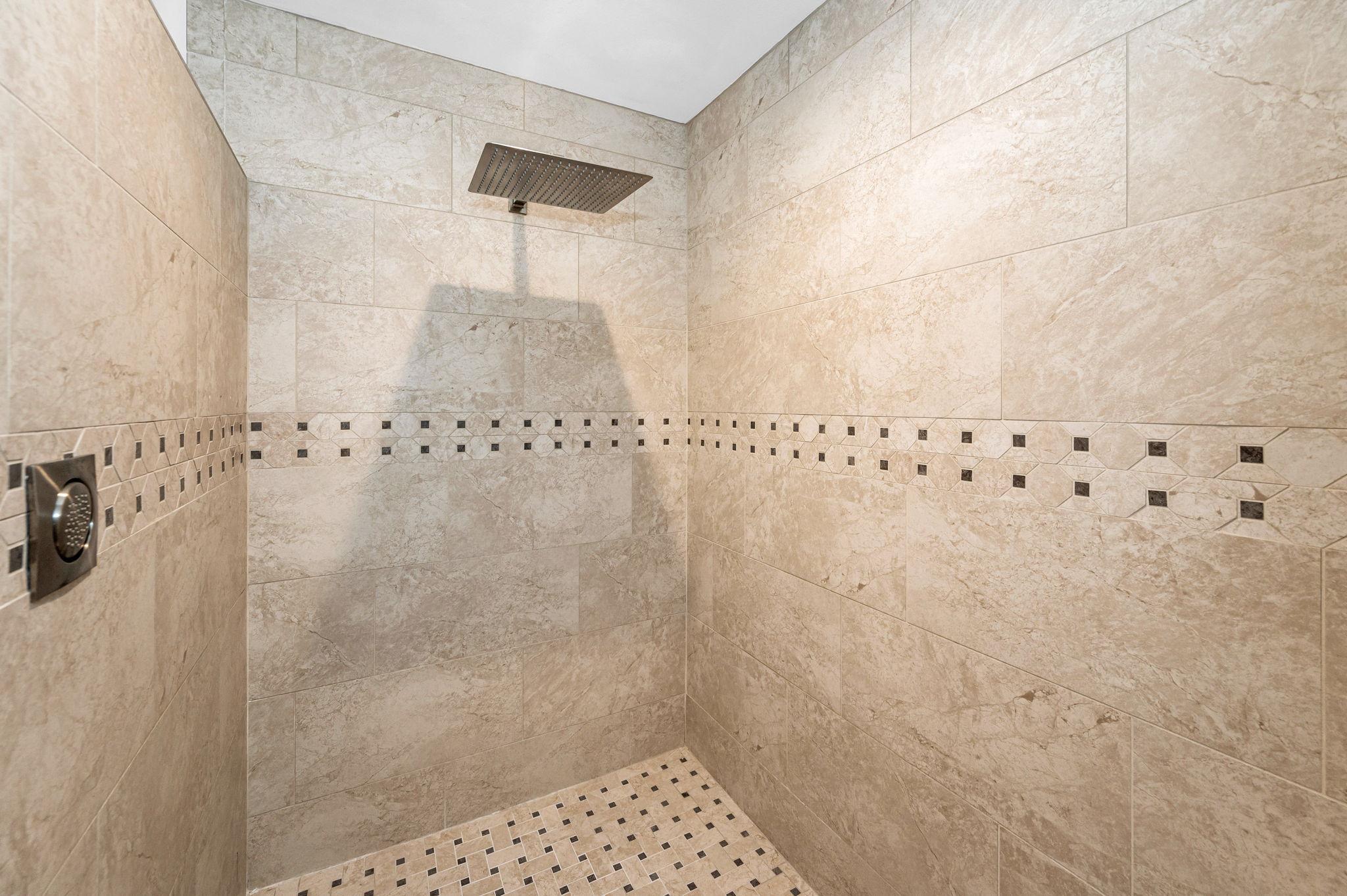 Primary Bathroom1c