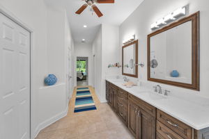 Primary Bathroom1d