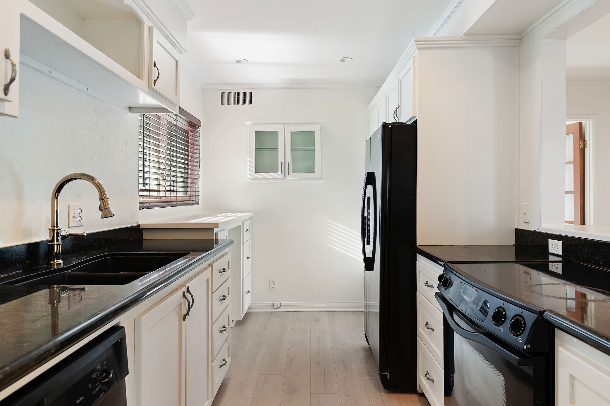 08 - Kitchen