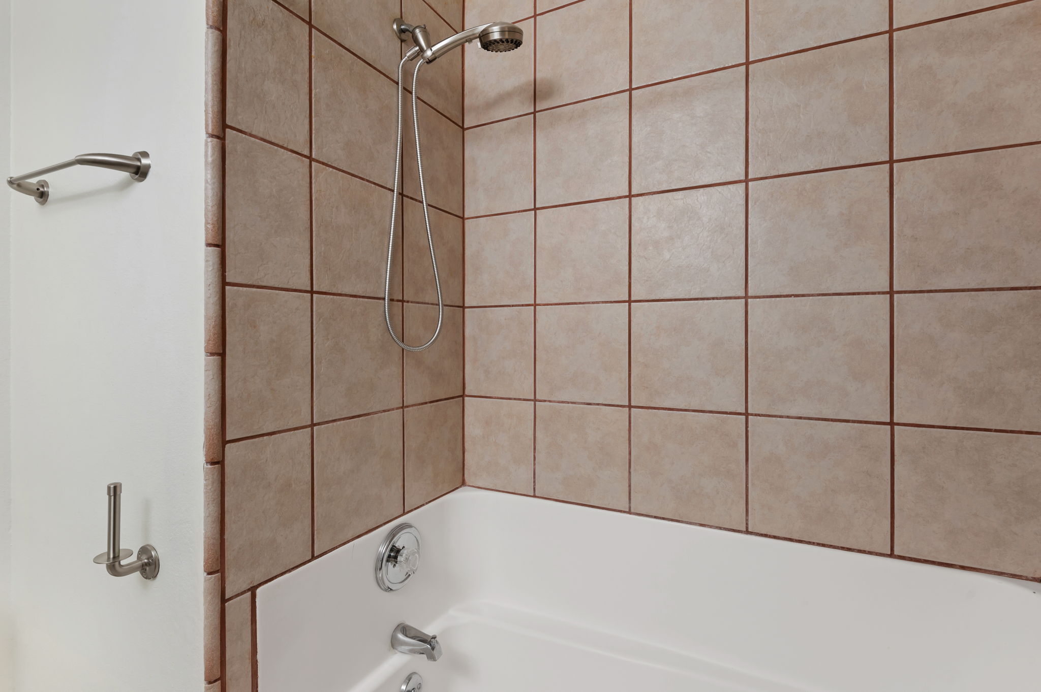 16 - Bathroom 2