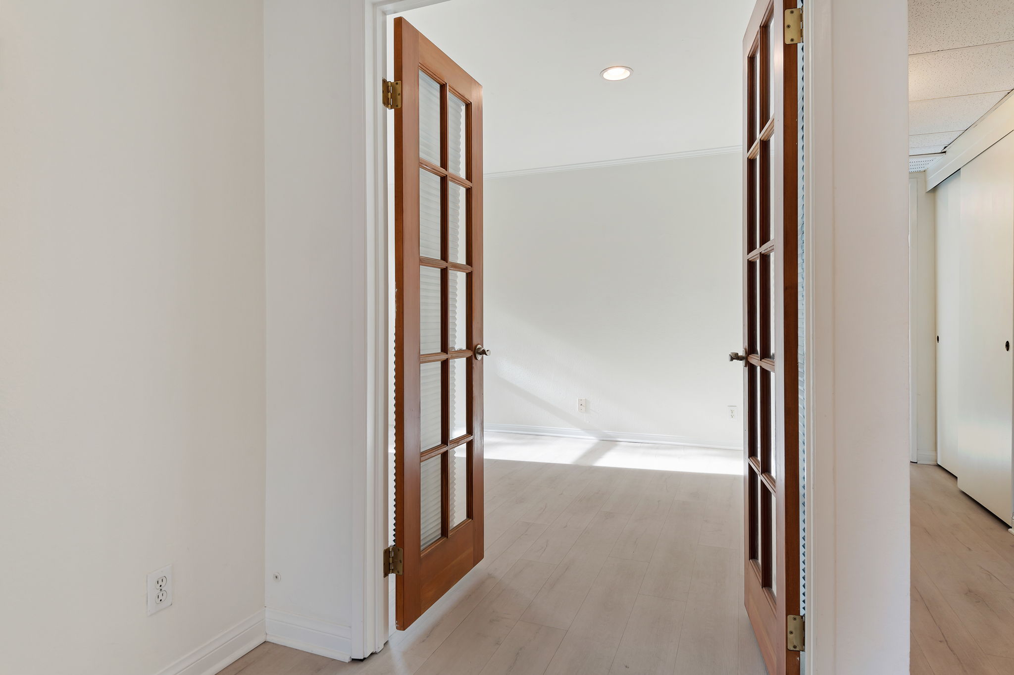 10 - Bedroom Entrance
