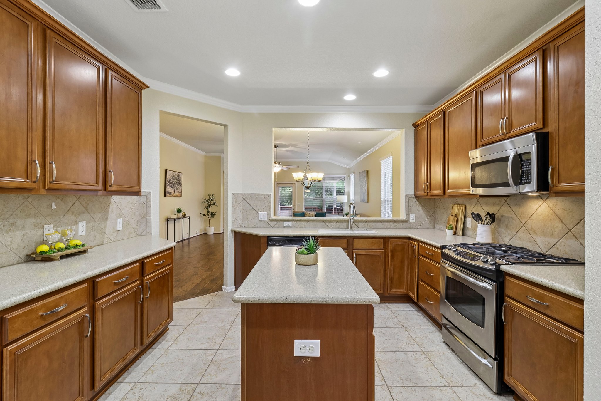 Thomas Rusk-S2104-018.jpg