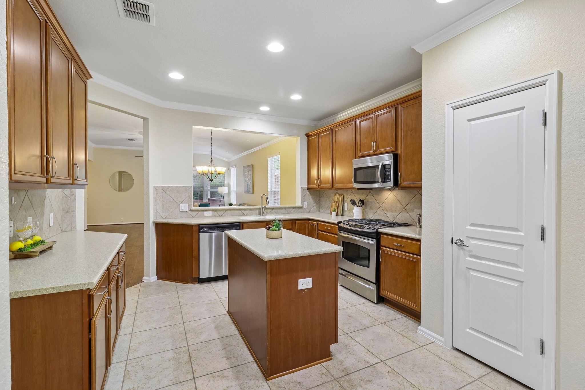 Thomas Rusk-S2104-019.jpg