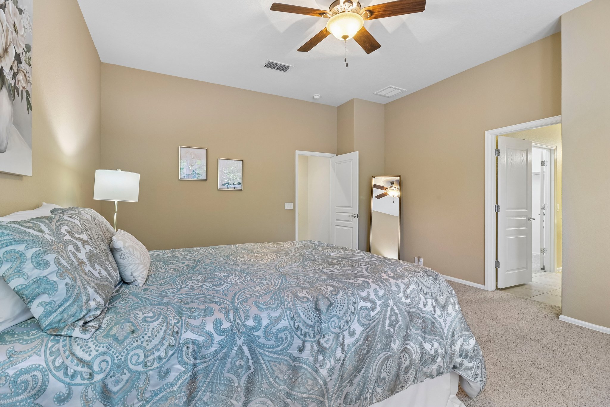 Thomas Rusk-S2104-023.jpg